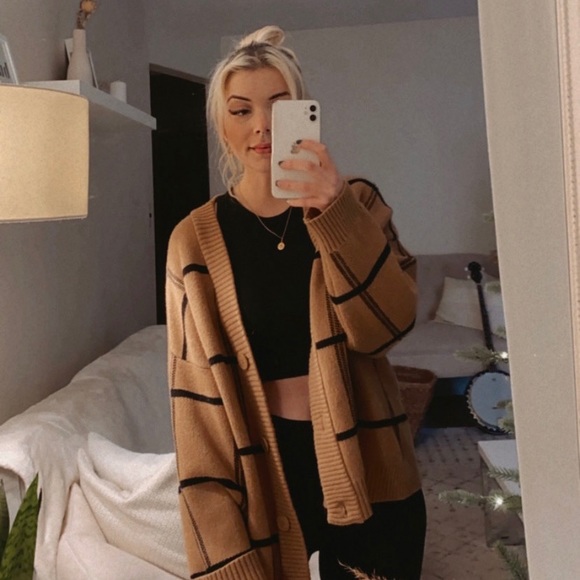 Oak + Fort Oversized Plaid Cardigan - Picture 11 of 11